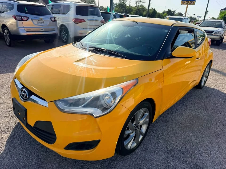 2016 Hyundai Veloster - Image 2 of 8