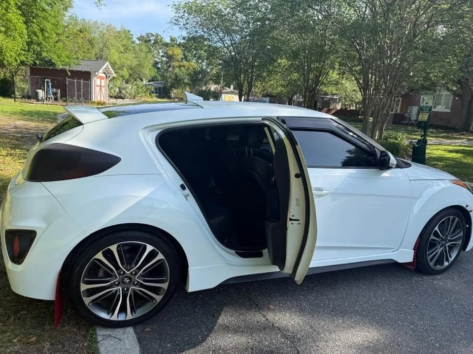 2016 Hyundai Veloster - Image 10 of 20