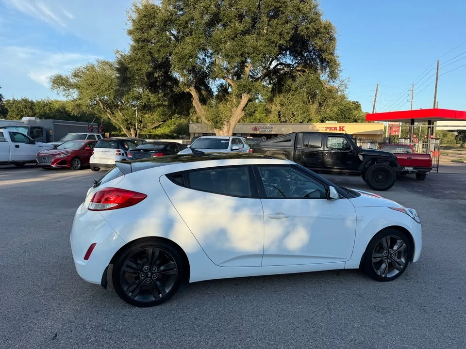 2016 Hyundai Veloster - Image 3 of 15