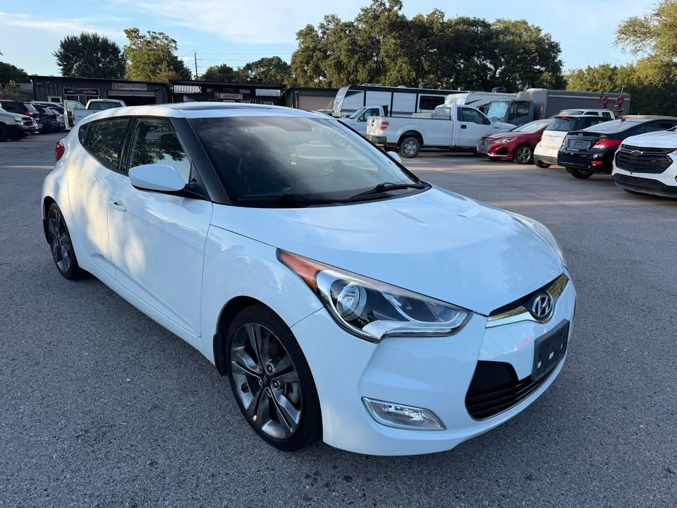 2016 Hyundai Veloster - Image 2 of 15