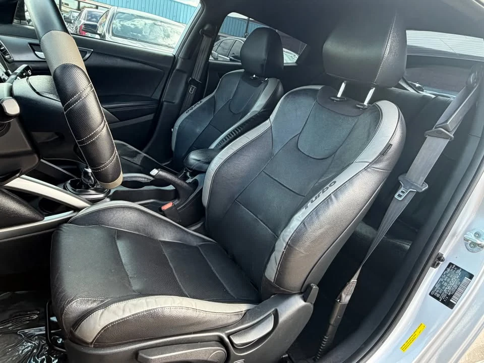 2016 Hyundai Veloster - Image 6 of 12