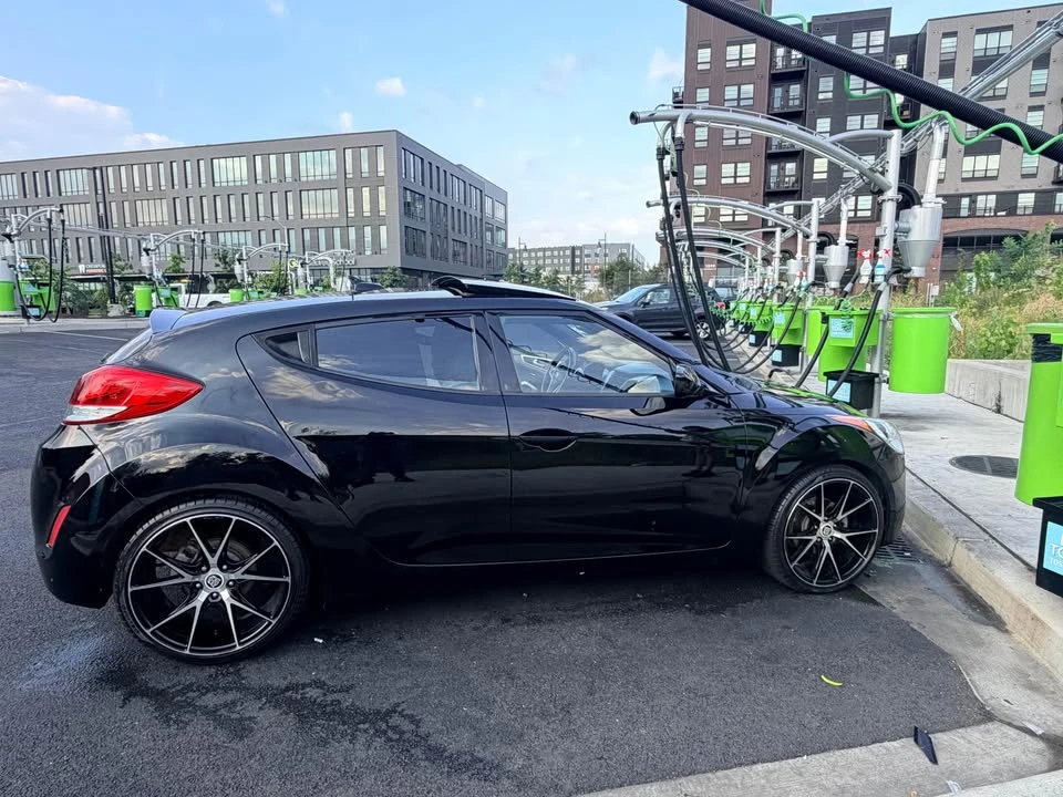 2016 Hyundai Veloster - Image 10 of 11