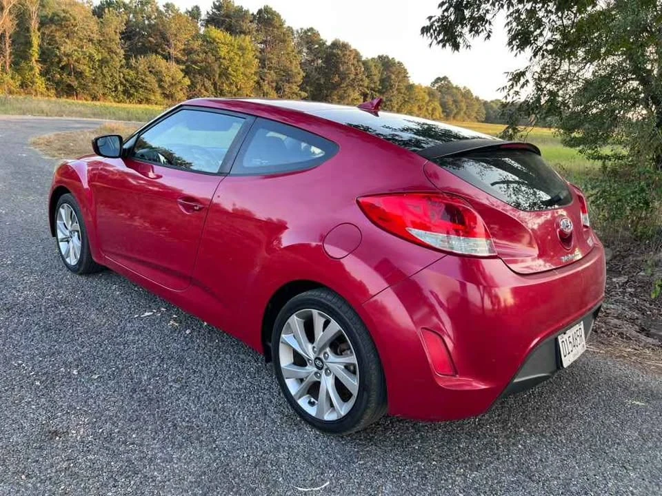 2016 Hyundai Veloster - Image 2 of 8