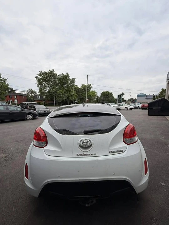 2016 Hyundai Veloster - Image 5 of 9