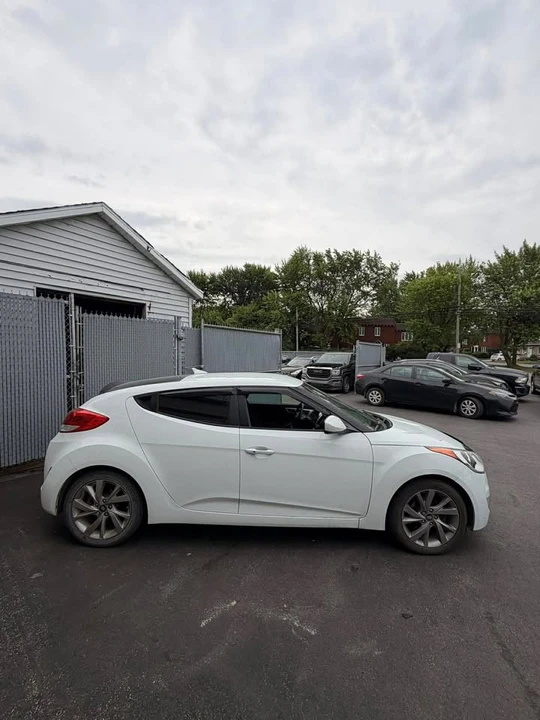 2016 Hyundai Veloster - Image 4 of 9