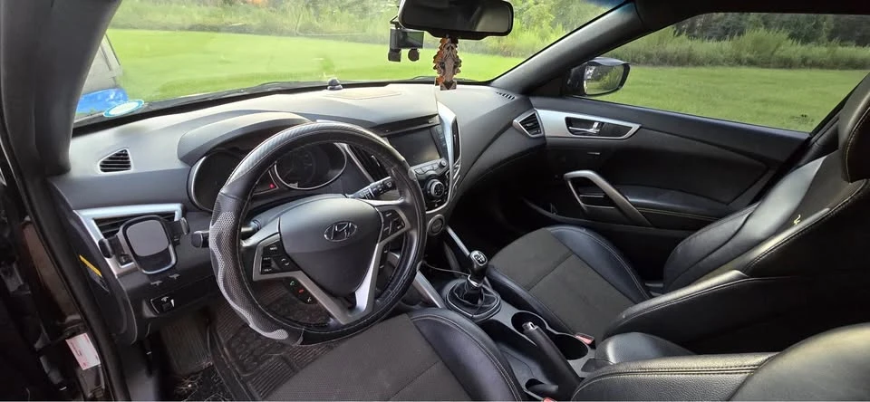 2016 Hyundai Veloster - Image 10 of 12