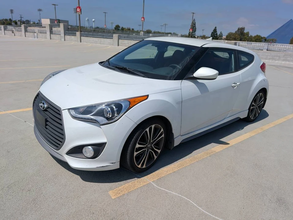 2016 Hyundai Veloster - Image 10 of 22