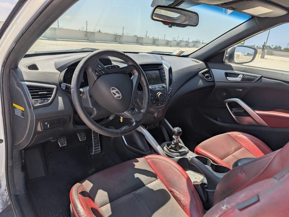 2016 Hyundai Veloster - Image 18 of 22