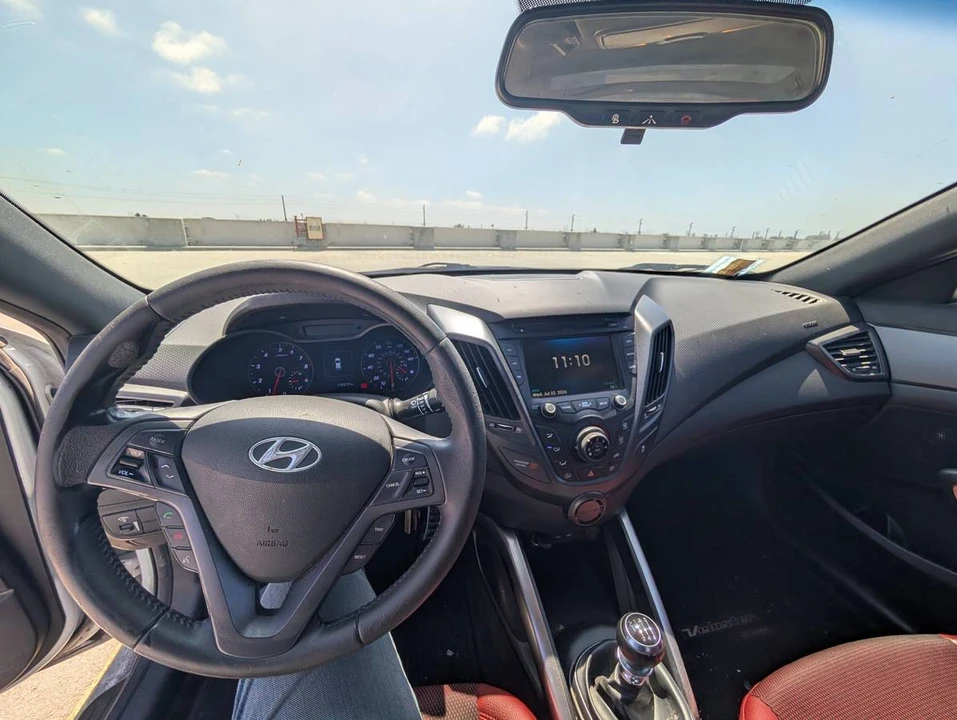 2016 Hyundai Veloster - Image 19 of 22