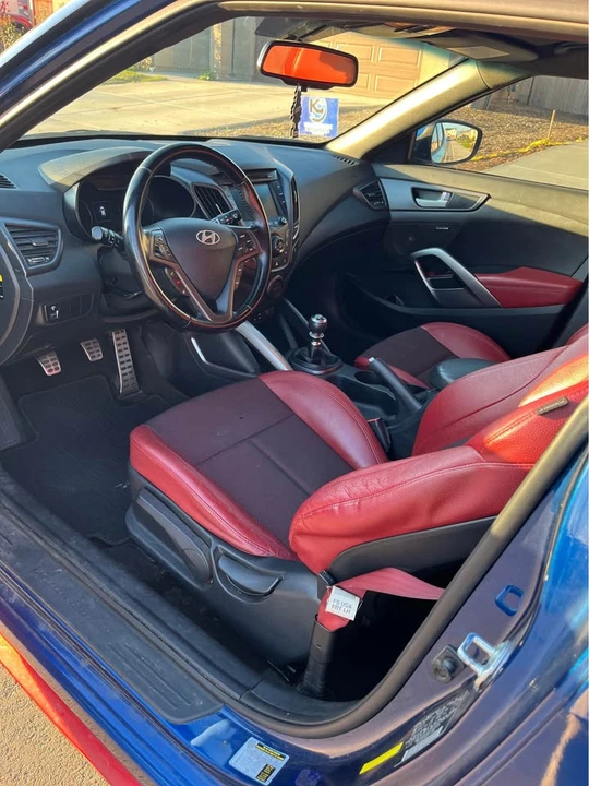2016 Hyundai Veloster - Image 10 of 11