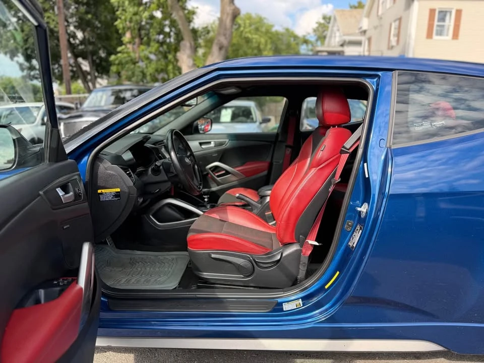 2016 Hyundai Veloster - Image 10 of 20