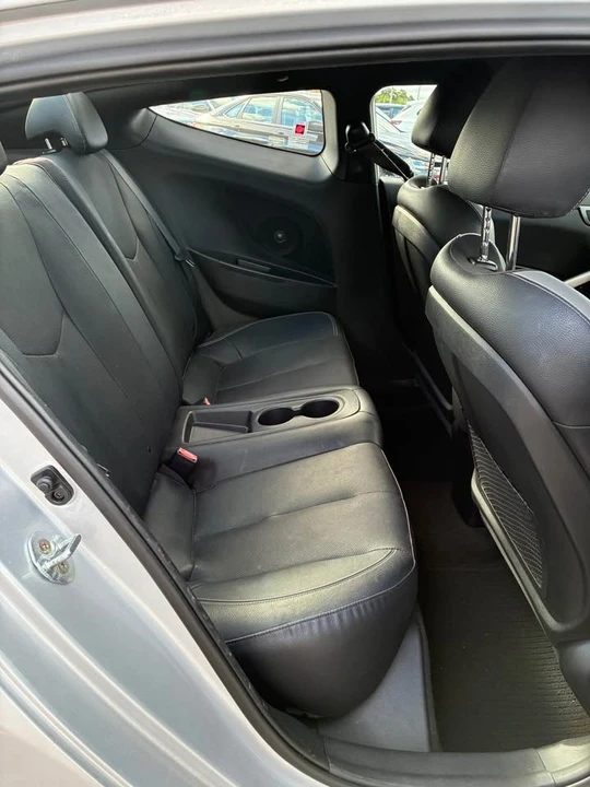 2016 Hyundai Veloster - Image 6 of 8