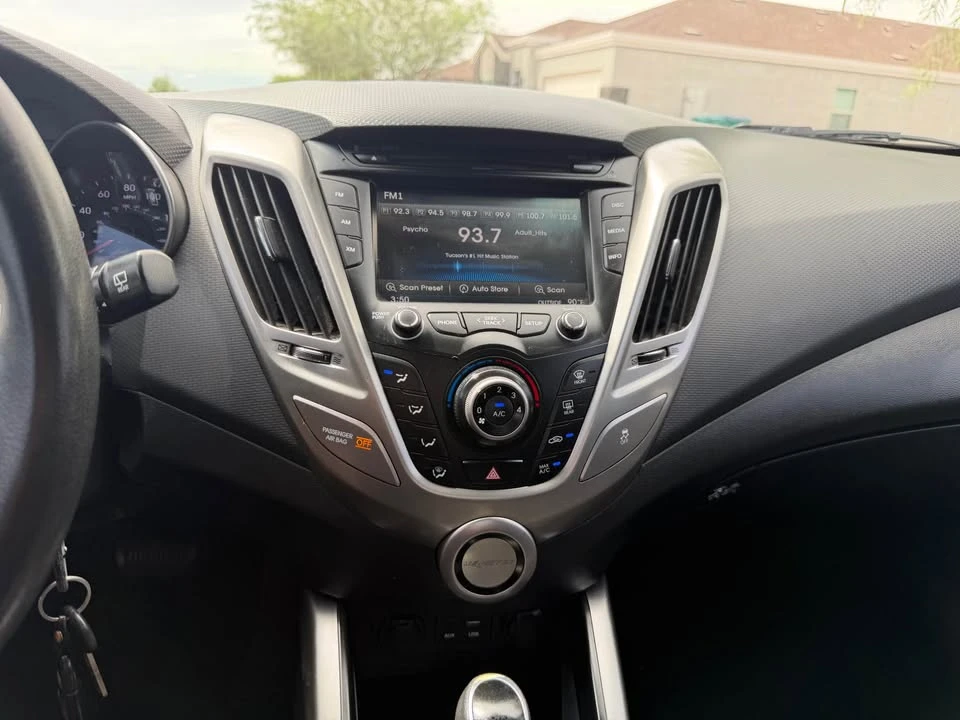 2016 Hyundai Veloster - Image 8 of 11