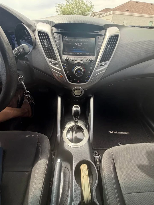 2016 Hyundai Veloster - Image 6 of 11