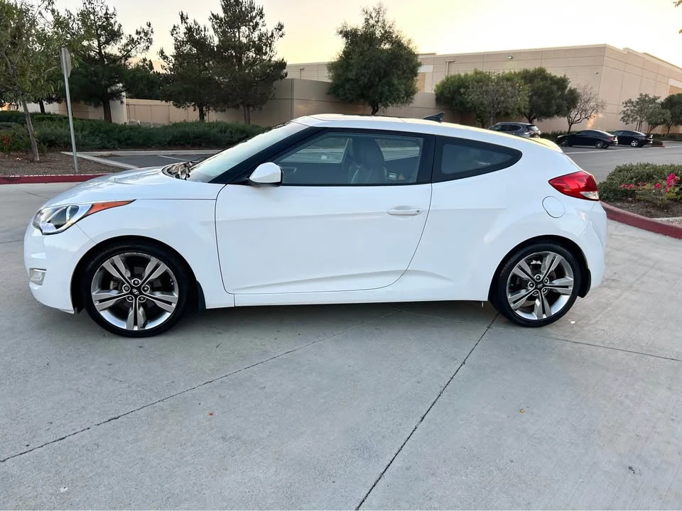 2016 Hyundai Veloster - Image 2 of 20
