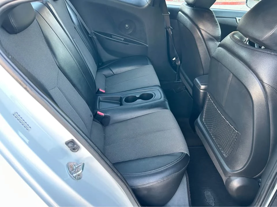 2016 Hyundai Veloster - Image 11 of 20