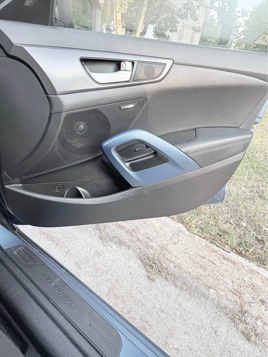 2016 Hyundai Veloster - Image 19 of 19
