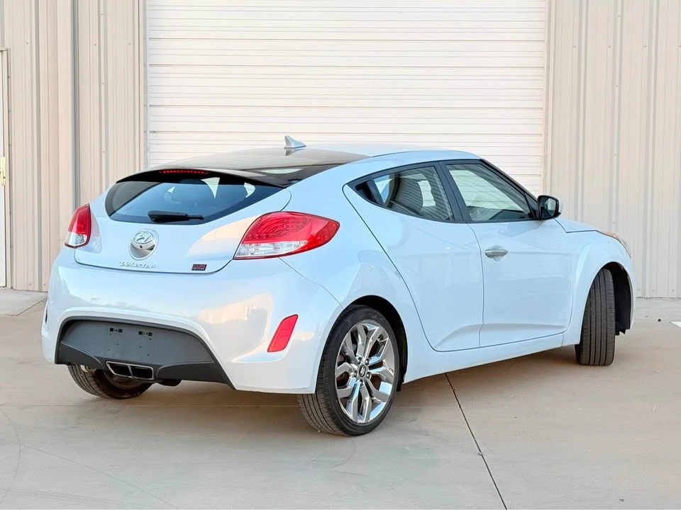 2016 Hyundai Veloster - Image 7 of 18
