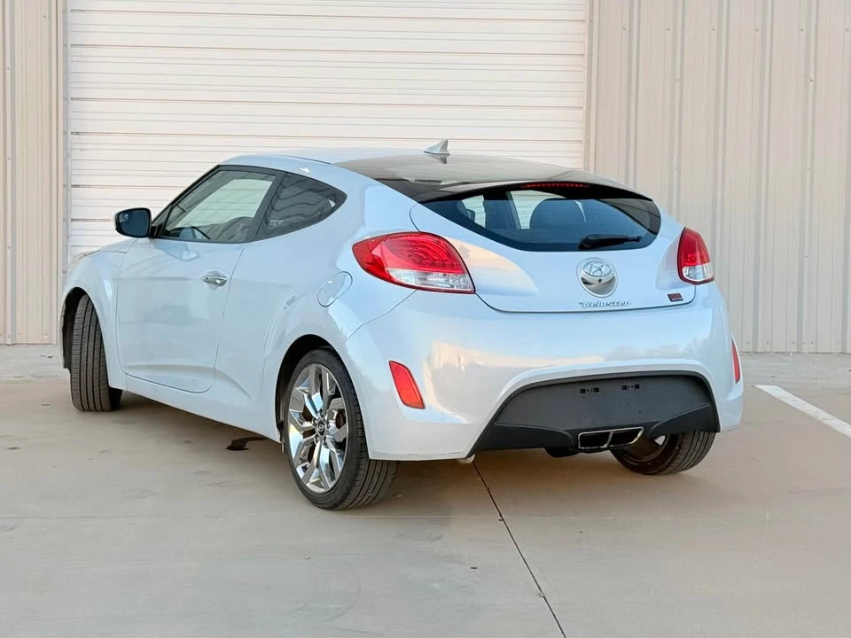 2016 Hyundai Veloster - Image 8 of 18