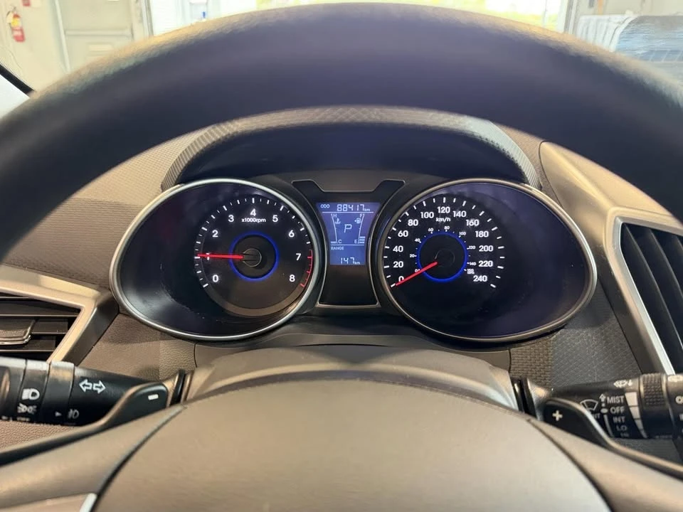 2016 Hyundai Veloster - Image 10 of 13