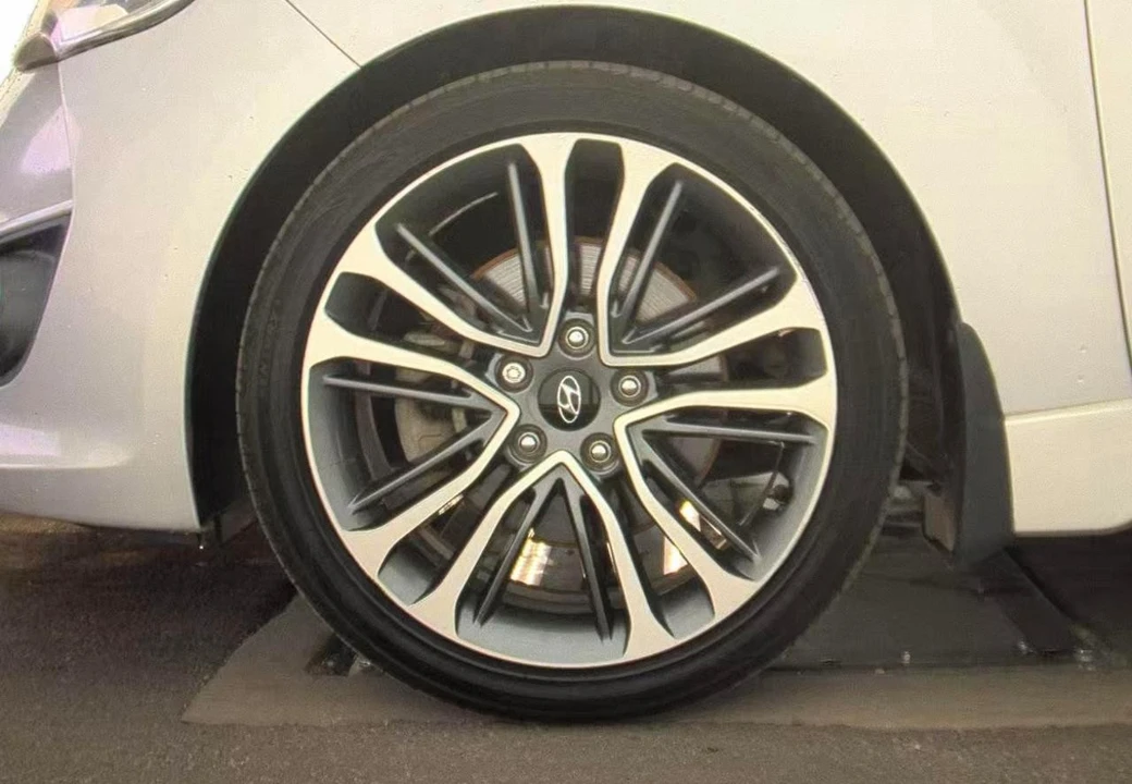 2016 Hyundai Veloster - Image 7 of 12