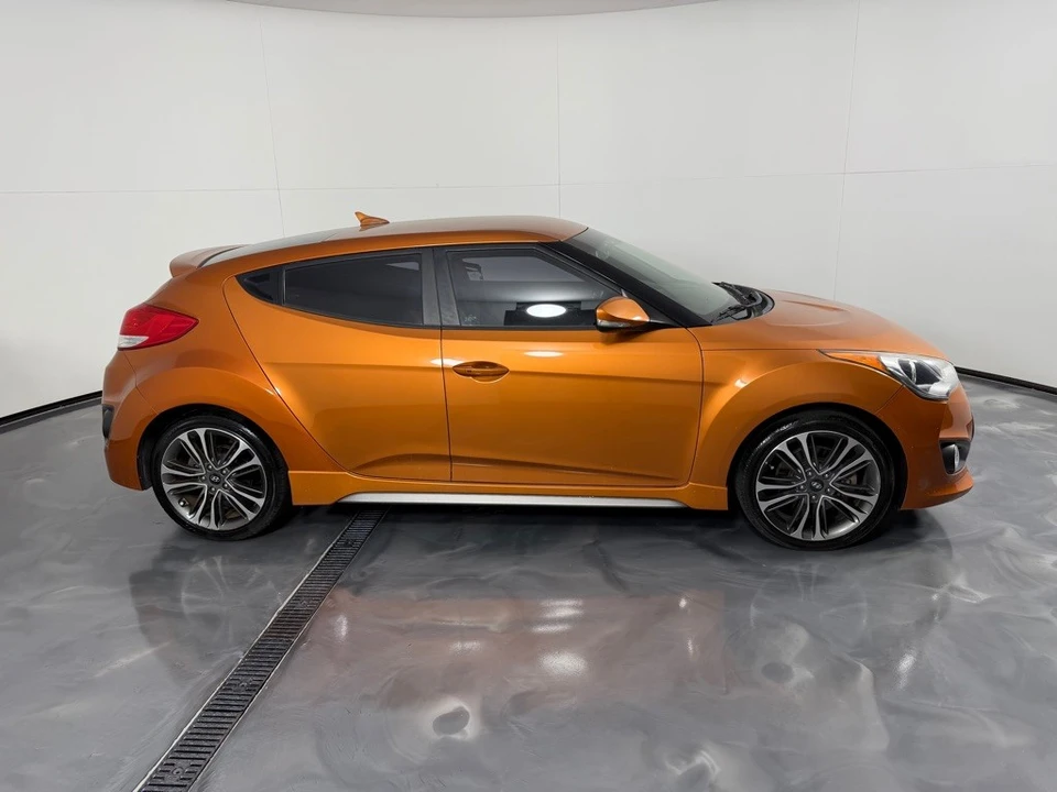 2016 Hyundai Veloster - Image 4 of 21