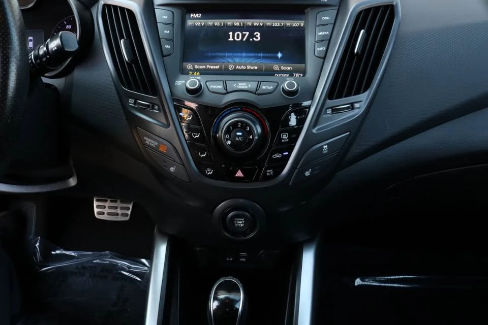 2016 Hyundai Veloster - Image 15 of 17
