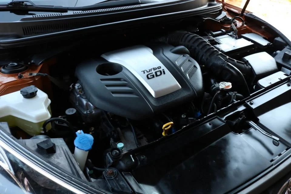 2016 Hyundai Veloster - Image 16 of 17