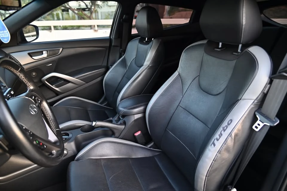 2016 Hyundai Veloster - Image 7 of 10