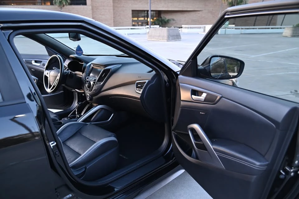 2016 Hyundai Veloster - Image 9 of 10