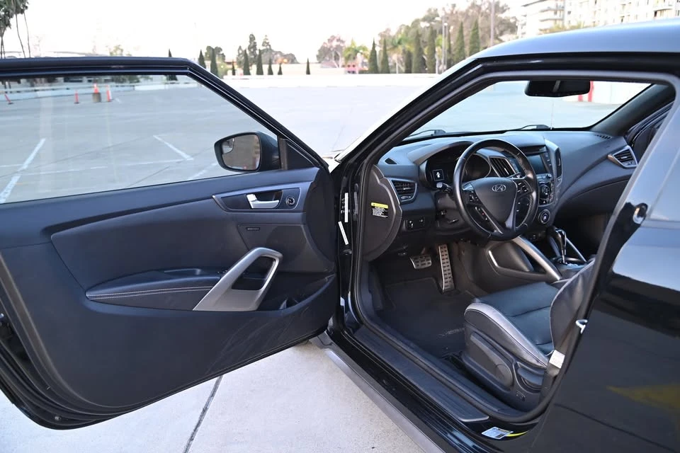 2016 Hyundai Veloster - Image 8 of 10