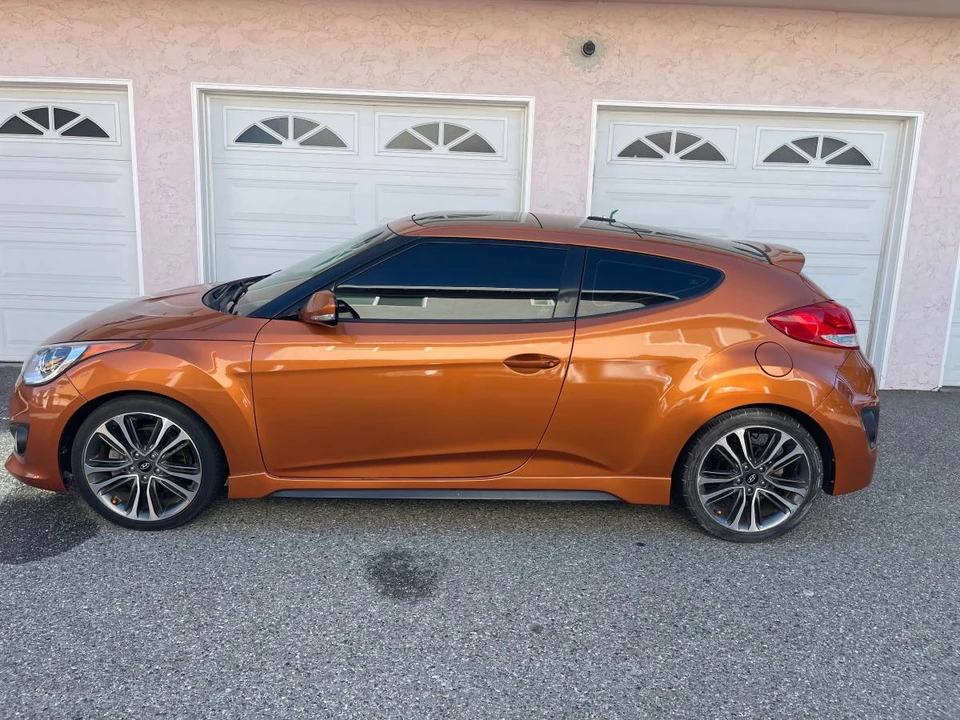 2016 Hyundai Veloster - Image 2 of 12