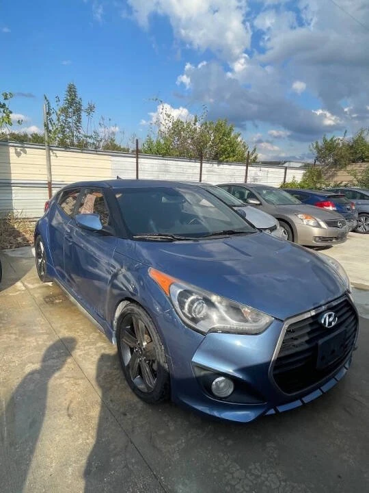 2016 Hyundai Veloster - Image 2 of 10