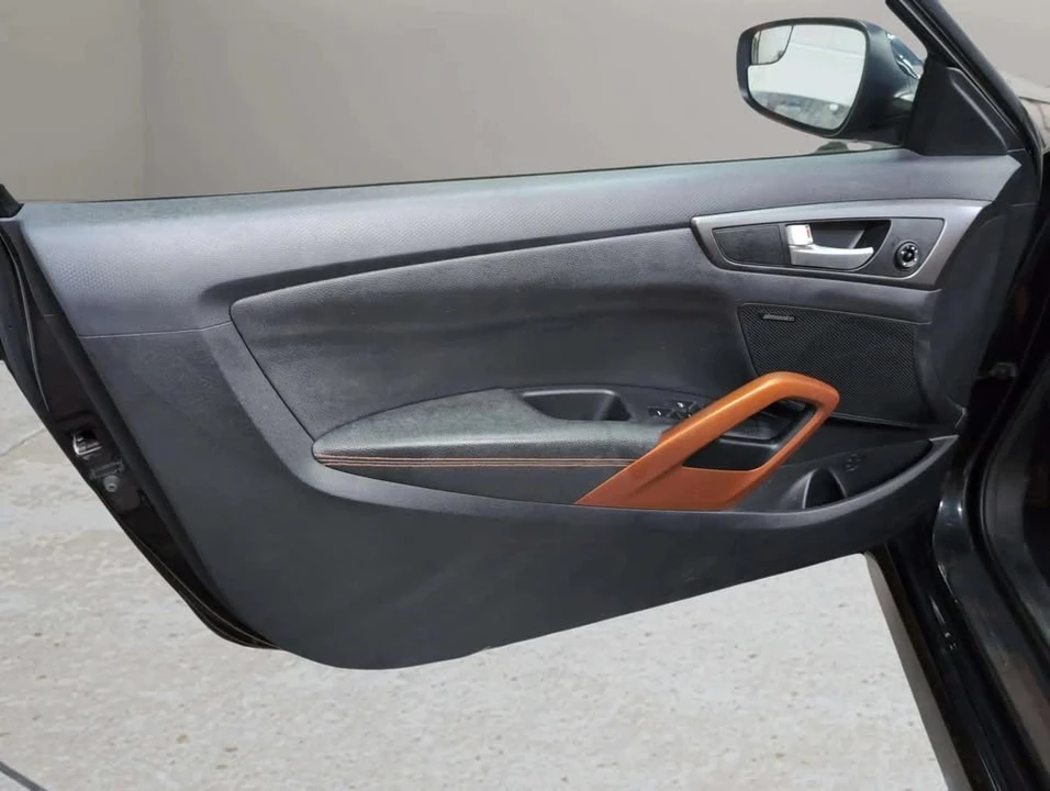 2016 Hyundai Veloster - Image 15 of 16