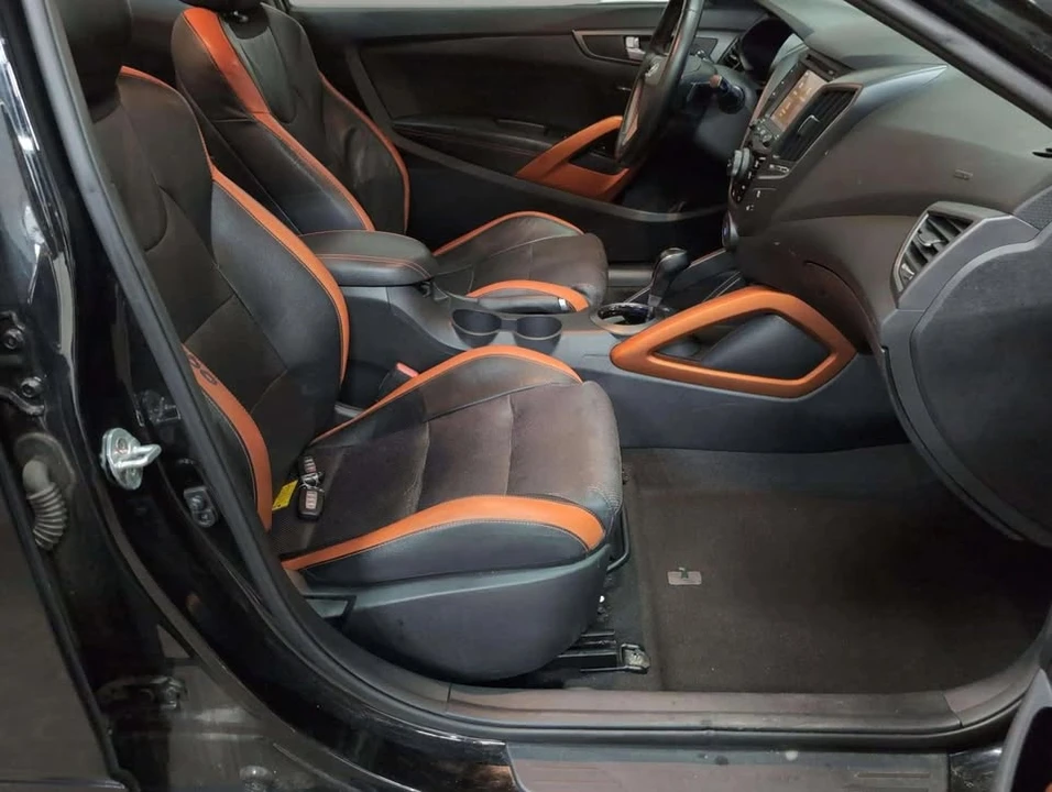 2016 Hyundai Veloster - Image 11 of 16
