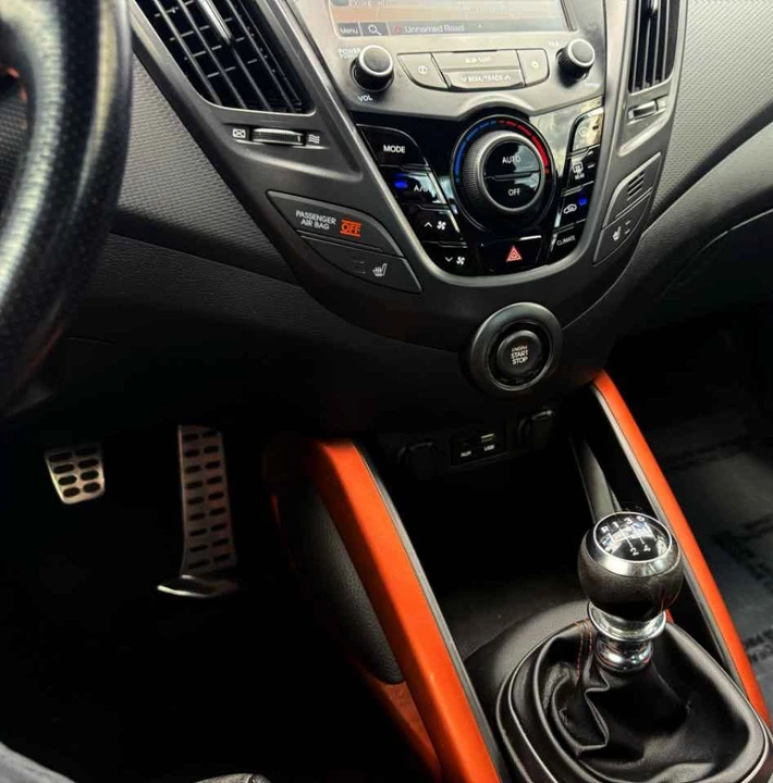 2016 Hyundai Veloster - Image 11 of 13