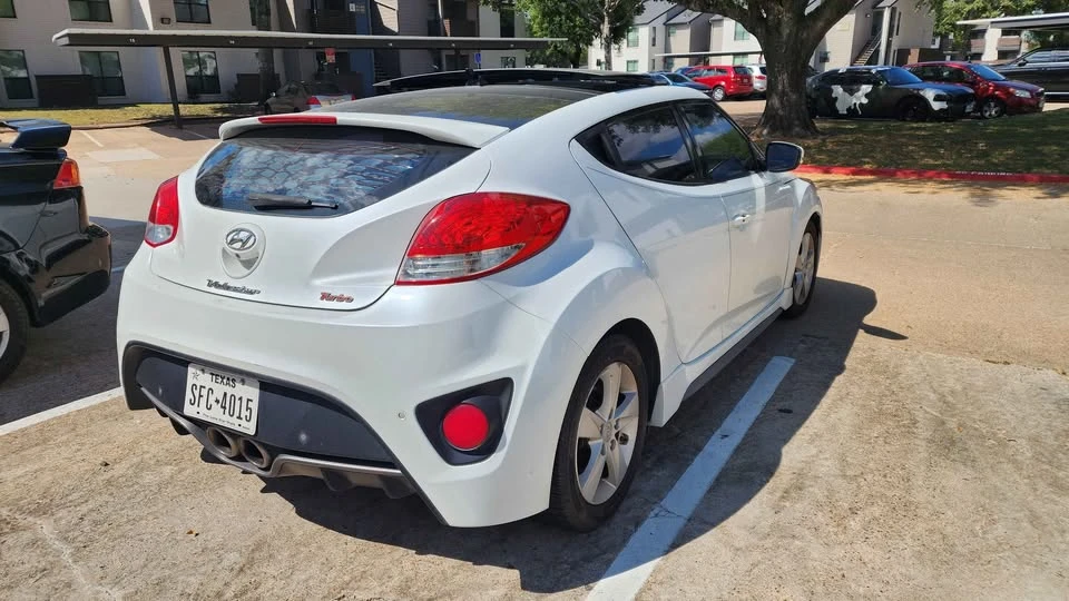 2016 Hyundai Veloster - Image 4 of 9