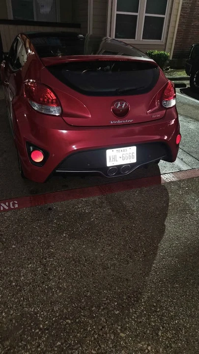 2016 Hyundai Veloster - Image 4 of 8