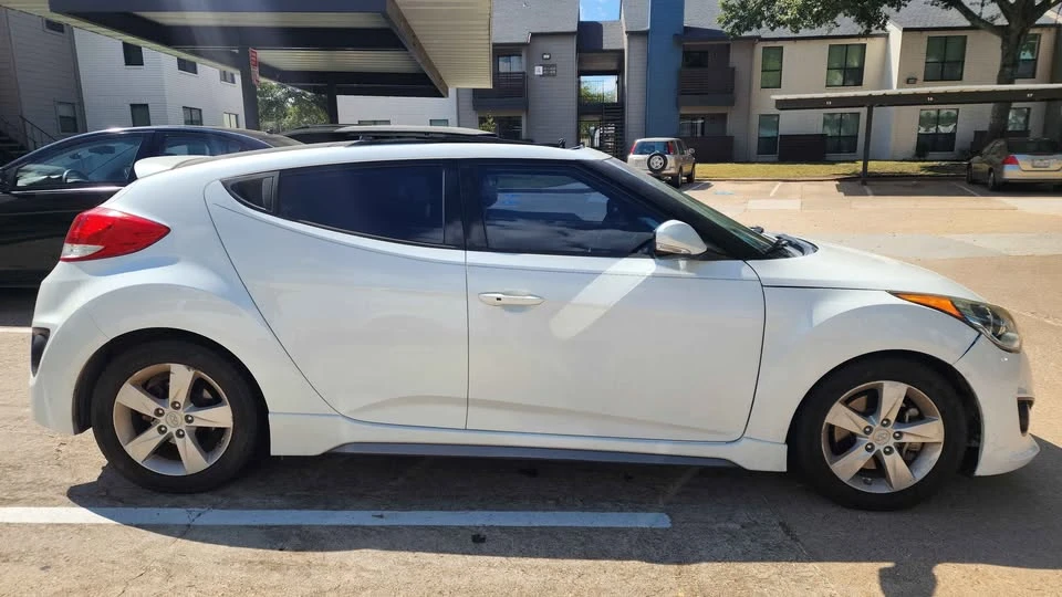 2016 Hyundai Veloster - Image 5 of 9