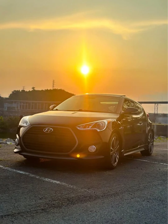 2016 Hyundai Veloster - Image 2 of 8