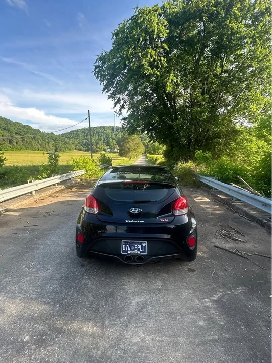 2016 Hyundai Veloster - Image 4 of 8