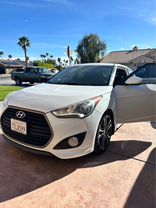2016 Hyundai Veloster - Image 2 of 7