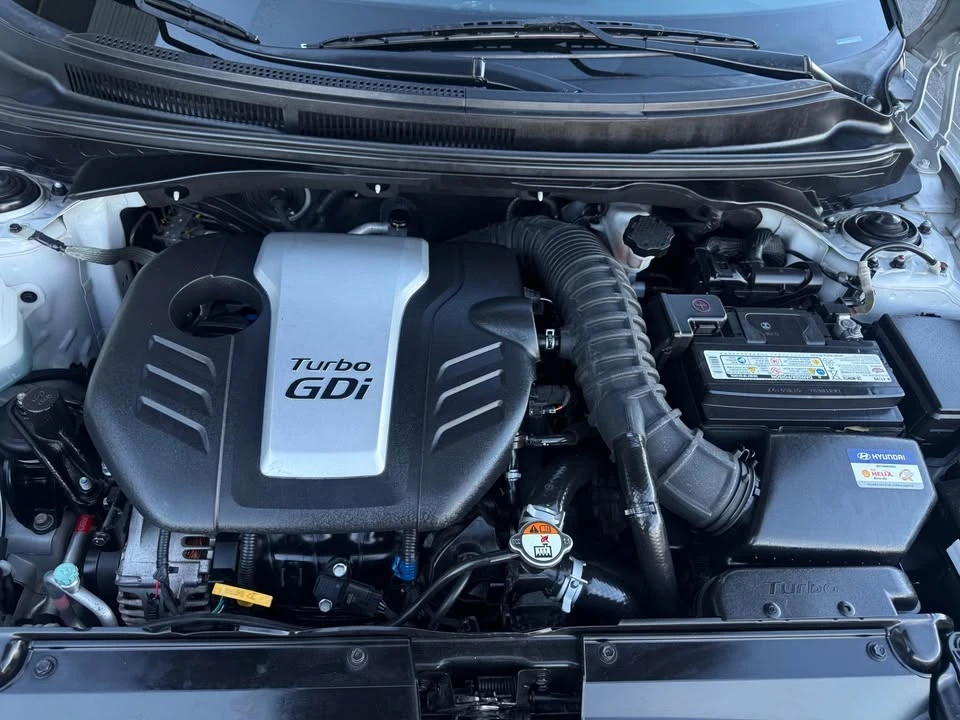 2016 Hyundai Veloster - Image 10 of 10