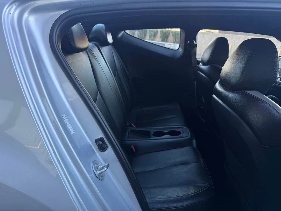 2016 Hyundai Veloster - Image 7 of 10