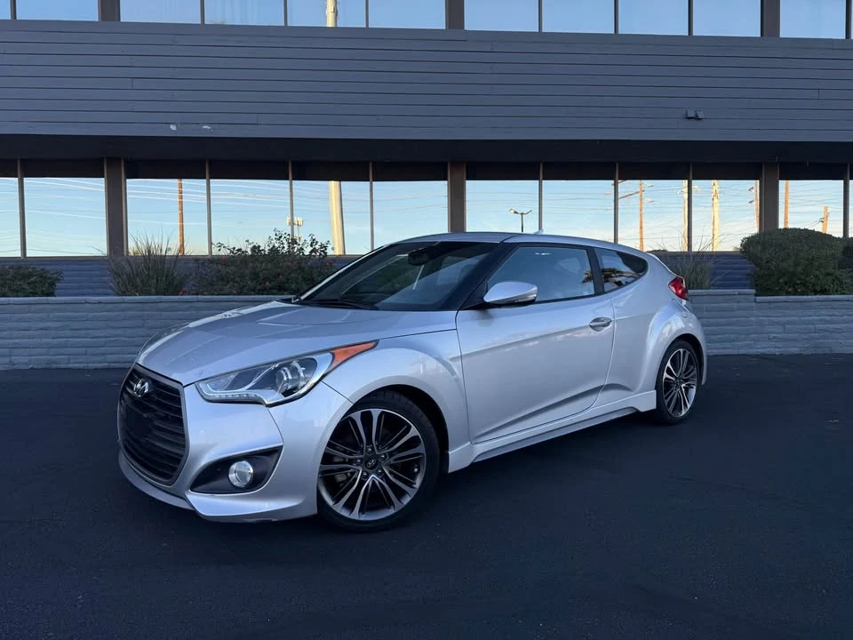 2016 Hyundai Veloster - Image 2 of 10
