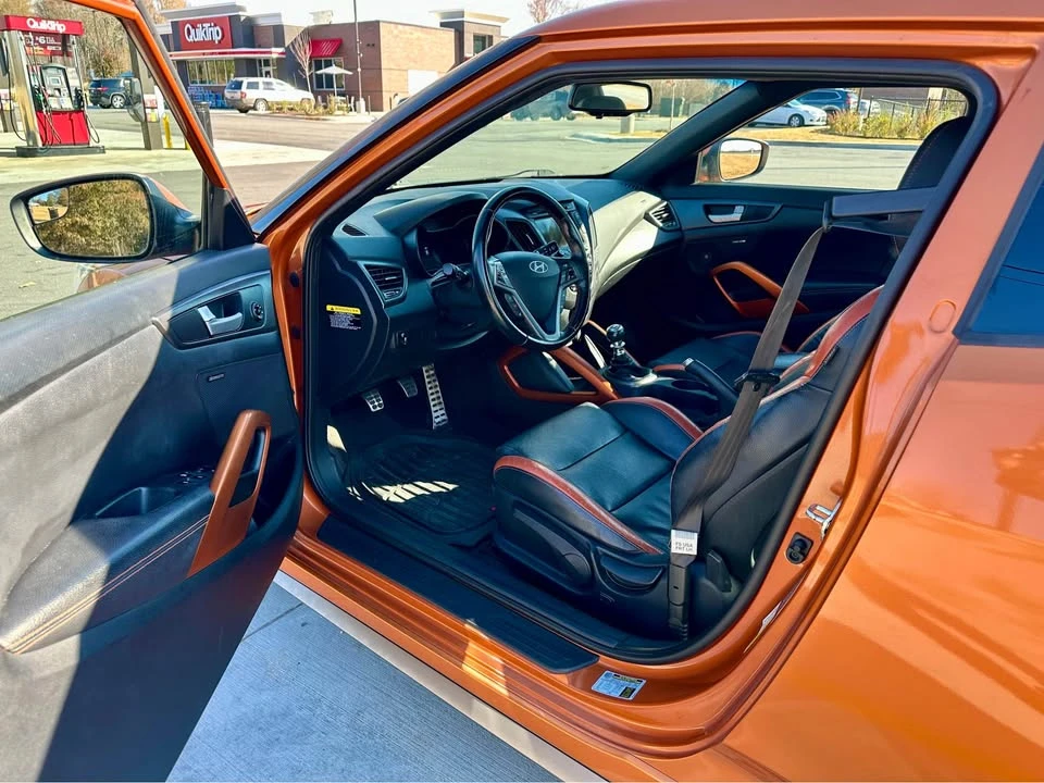 2016 Hyundai Veloster - Image 7 of 12