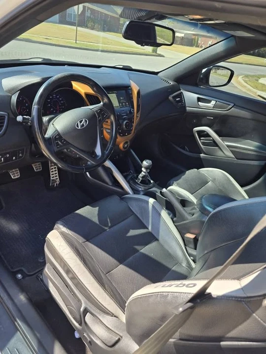 2016 Hyundai Veloster - Image 15 of 20
