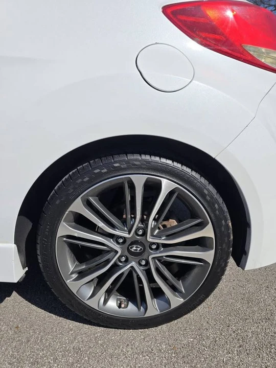 2016 Hyundai Veloster - Image 8 of 20