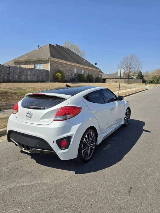 2016 Hyundai Veloster - Image 2 of 20