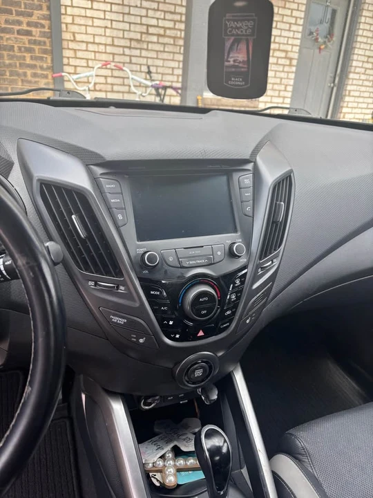 2016 Hyundai Veloster - Image 7 of 8